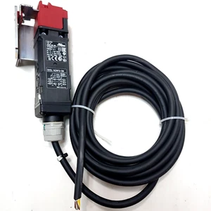 Omron D4SL-N2HFG-DN Typ 4X Schutzschloss Sicherheitstürschalter mit D4SL-N Schlüssel - Bild 1 von 8
