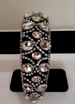 Diadema de pelo con diamantes de imitación cristal brillante acolchada estilo terciopelo negro Foto 1 de 3