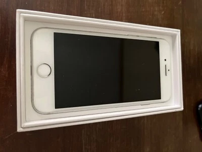 Apple iPhone 8 - 64GB - Argento (Sbloccato) - Immagine 1 di 4