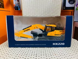 Hyundai Construction Equipment Crawler Excavator HX220 Yellow 1/35 Die-Cast - Picture 1 of 8