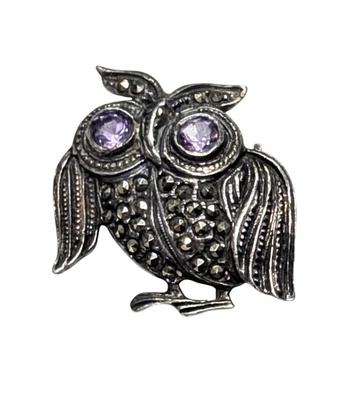 3.93 GM Vintage Gufo Pin IN Argento Sterling Con Marcasite E Naturale Ametista - Immagine 1 di 4