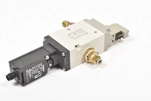 SMC VP742-5YZ1-04F & OMRON D4N-9B31 - Magnetventil Endschalter - 24VDC - Guter Z - Bild 1 von 5