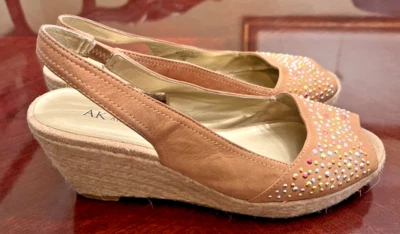 Sandalias Anne Klein 7.5 Alpargata Cuña Tachonada Gamuza AK7POLARA Zapatos De Colección Foto 1 de 4