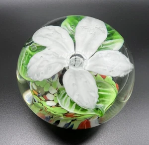 White Lilly Paperweight Flower Floral Hand Blown Glass Controlled Bubbles - Picture 1 of 5