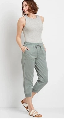 Pantalones de chándal Maurices Weekender para mujer verde mediano recortados con cordón Foto 1 de 4