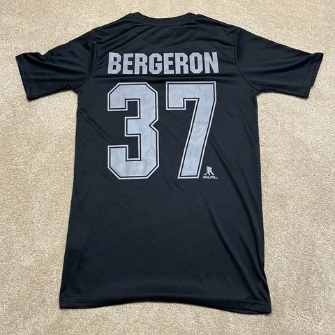 Patrice Bergeron Boston Bruins T Shirt Men Small Adult Black NHL Hockey 37 Cover