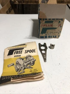 Pflueger Akron 1895 mulinello da colata esche bobina libera 1965 scatola e manuale e strumenti - SOLO - - Foto 1 di 4