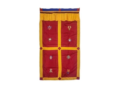Cortina de puerta tibetana de algodón de 69 pulgadas, con Ashtamangala, amarilla sobre roja Foto 1 de 4