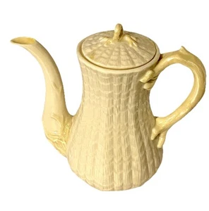 Vintage 1960s Belleek Porcelain Tridacna 7 In Coffee Tea Pot Made in Ireland - Picture 1 of 7