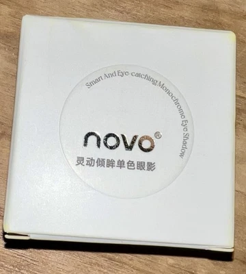 NOVO-Smart an eye catching monochromatic eyeshadow - Image 1 of 4