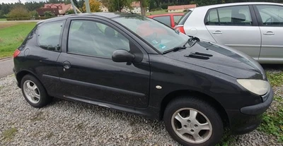 Peugeot 206 schwarz an Bastler oder zum Ausschlachten VB viele NEUTEILE! HU 4/26 - Bild 1 von 4