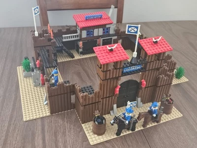 (6769) LEGO Western: Fort Legoredo Cowboys retirado 100% completo Foto 1 de 4