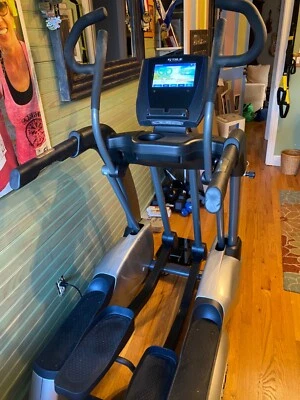 Elíptico VERDADEIRO ES700, levemente usado. Com NOVO módulo de tela sensível ao toque extra! - Imagem 1 de 4