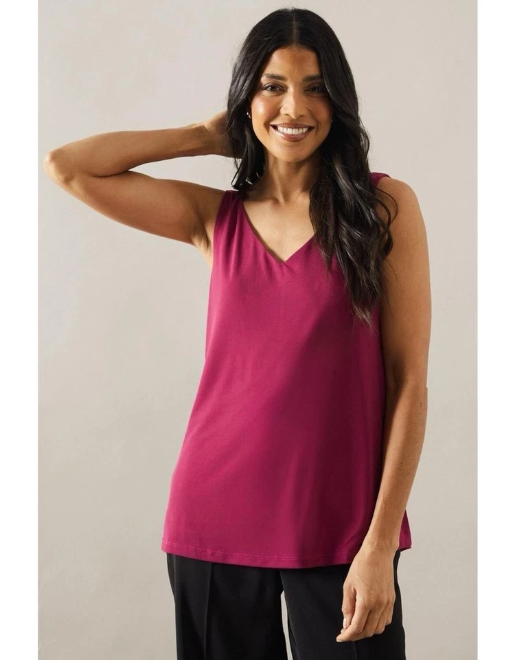 Blusa sin mangas de seda borgoña con cuello en V talla M $149 NUEVA Foto 1 de 1