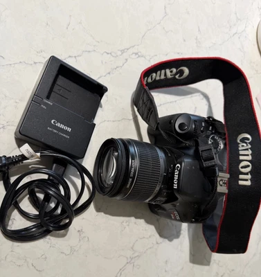 Canon EOS Rebel T2i DSLR Camera with EF-S 18-55mm f / 3.5-5.6 - Image 1 of 4