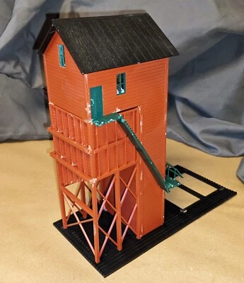 HO TRAIN MODEL VINTAGE COALING STATION PARTS POSS LIFE LIKE  POST WAR TRAIN - Image 1 of 4