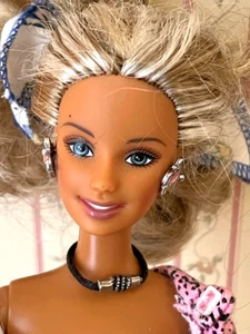 Barbie 1998 Head 1999 Body Blond Highlighted Hair Blue Eyes Earrings & Necklace - Picture 1 of 13