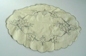 Vintage Embroidered Cut Out Fabric Oval Doily   - Picture 1 of 2