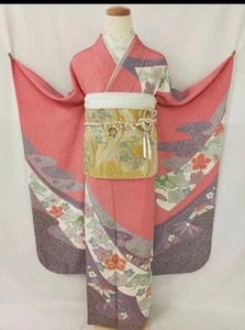 Kimono japonés FURISISODE.Seda pura.Bordado.Gris rosa 166cm.Solo kimono - Imagen 1 de 4