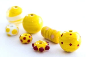 SET OF SEVEN STUNNING LAMPWORK FOCAL BEADS, HAND MADE IN THE UK, YELLOW COLOUR - Bild 1 von 2