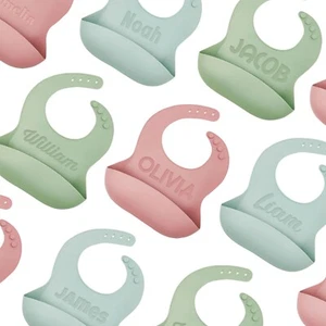 Pechera de silicona personalizada para niños pequeños Pechera personalizada para bebés con receptor de alimentos + cuchara - Imagen 1 de 24