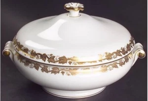 Wedgwood Whitehall-White Rim Round Covered Vegetable - Picture 1 of 1