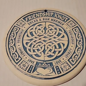 Seneca Ceramics Friendship Knot Bread Bun Warmer made In USA 6.25" Irish Trivet - Picture 1 of 4