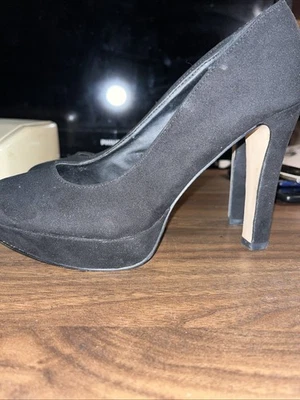 Sapatos sociais Madden Girl feminino tamanho 8 salto preto bomba microcamurça - Imagem 1 de 4