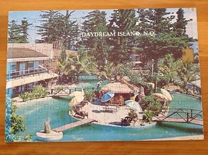 VINTAGE DAYDREAM ISLAND SOUVENIR JIGSAW PUZZLE VGC. NORTH QUEENSLAND. missing 1 - Picture 1 of 1