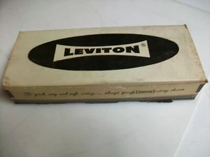 VINTAGE LEVITON BOX OF 10 # 4133 TWO PIECE MEDIUM BASE CERAMIC L[GHT SOCKET - Picture 1 of 4