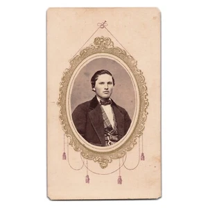 Victorian Portrait of Man in Bowtie - CDV Photo - Cooperstown NY - Cartouche - Picture 1 of 2
