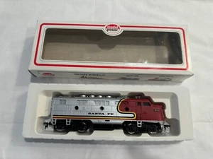 Model Power Ho Santa Fe Diesel Locomotive, Red & Silver, 6730 * B88 - Picture 1 of 9