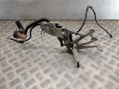 2009 YAMAHA YZF R1 14B Right Front Hanger - Изображение 1 из 4