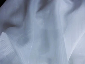 Gardinenstoff Voile weiß mit Effekten 5 Meter x 180 cm Hoch Meterware Reststück - Bild 1 von 4