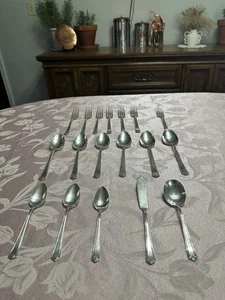 Wm Rogers/IS “HOMESTEAD” 1922 Silver Plated~Lot Of 18 Pieces~No Indent tine~ EUC - Picture 1 of 15