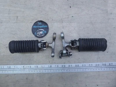1981 Suzuki GS450T S20955) left and right front foot pegs set  - Image 1 of 4