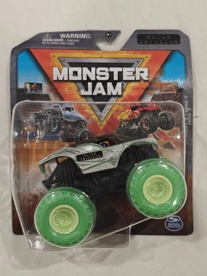 2024 Spin Master Monster Jam Alien Invasion 1:64 Scale Series 7 Green Wheels - Image 1 of 4