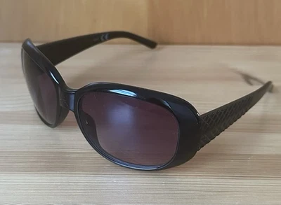 Gafas de sol para mujer negras con diamantes en relieve redondas púrpuras polarizadas lentes degradadas Foto 1 de 4