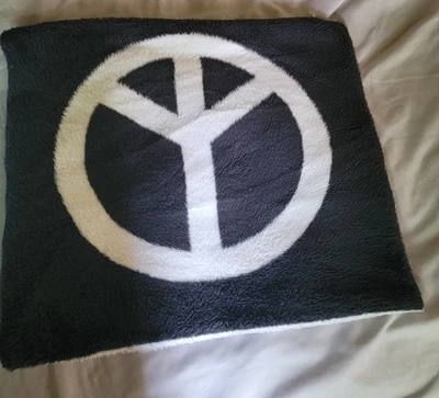 POTTERY BARN TEEN! PEACE SIGN PILLOW COVER ! FITS 18" X 18" PILLOW! BLK & WHITE - Image 1 of 4