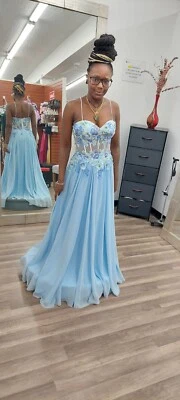 Vestido de graduación lavanda con bustier bordado formal talla 1/2 de Dave & Johnny Foto 1 de 4