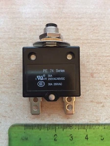 Interruttore circuito montaggio pannello 30 A 250 V 35 x 14,6 x 31 mm NUOVO Z1932 - Foto 1 di 3