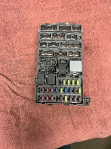 Honda CRV 2005-2006 bloque de relé de fusibles de cabina 3820A-S9A-A120 OEM - Imagen 1 de 3