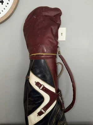 Bolsa de golf Wilson vintage de cuero con correa para el hombro y palos años 60-80 Foto 1 de 4