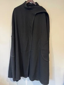 Weatherall Ladies Black Full Length Cape. Measures 29 inches across - Picture 1 of 11