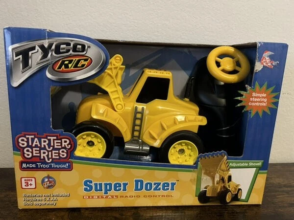 BRAND NEW TYCO RC SUPER DOZER MINOR BOX DAMAGE AGES 3+ YELLOW 2005 DIGITAL RADIO - Image 1 of 1