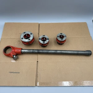 RIGID 00-R Manual Pipe Threader Ratchet Set 36345 w/ 3 Dies 1/2, 3/4 & 1" - Picture 1 of 18