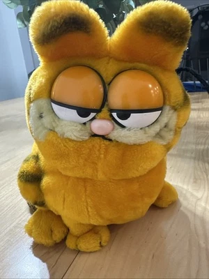 Vintage Garfield Giant Large Sitting Plush Dakin 1981 Great Condition ￼ - Image 1 of 4