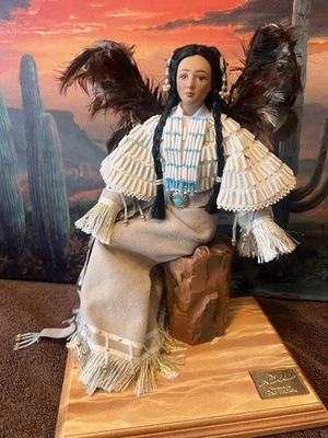 Muñeca Glory 2da Edición Della "MAHALA" Nativo Americano 16" MUÑECA con soporte Foto 1 de 4
