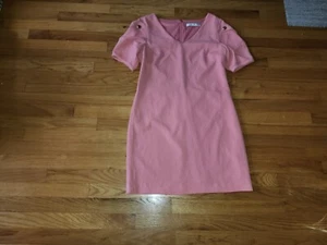 Trina Turk Shift Dress Sz 8 Peachy Pink Short Sleeve V Neck Gold Buttons Lined - Picture 1 of 4