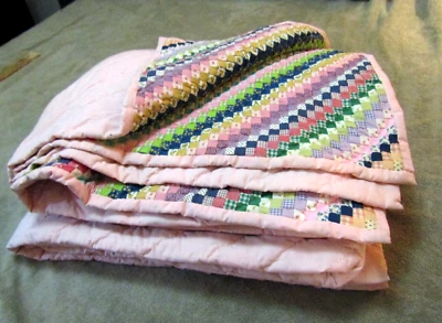 Sello de colección acolchado, 82" x 71", cosido a mano 22.000+ piezas, respaldo rosa Foto 1 de 4